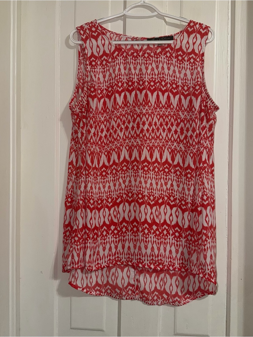 Women's size 1X shirt rose and olive Sleeveless pink & White Patterned Blouse